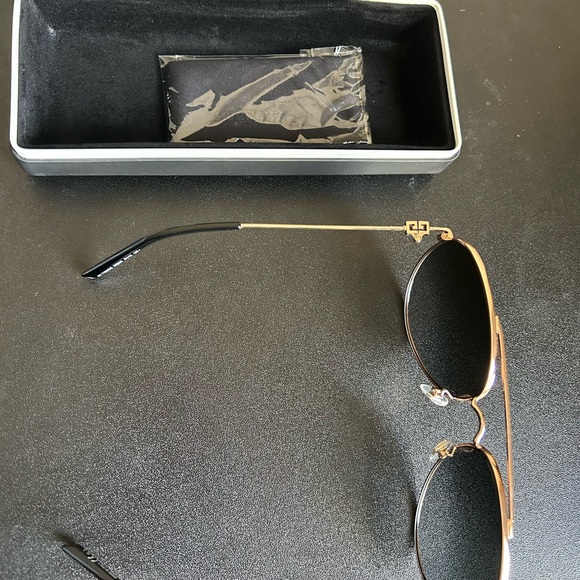❌SOLD❌Givenchy Sunglasses - Picture 6 of 10